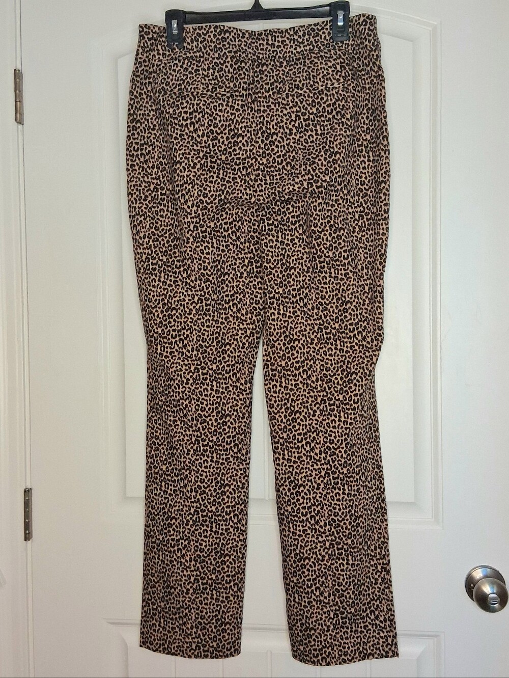 Chicos Leopard Animal Print Pull-on Stretch Pants Sz 10 Neutral Mobwife LIKE NEW - Picture 4 of 11